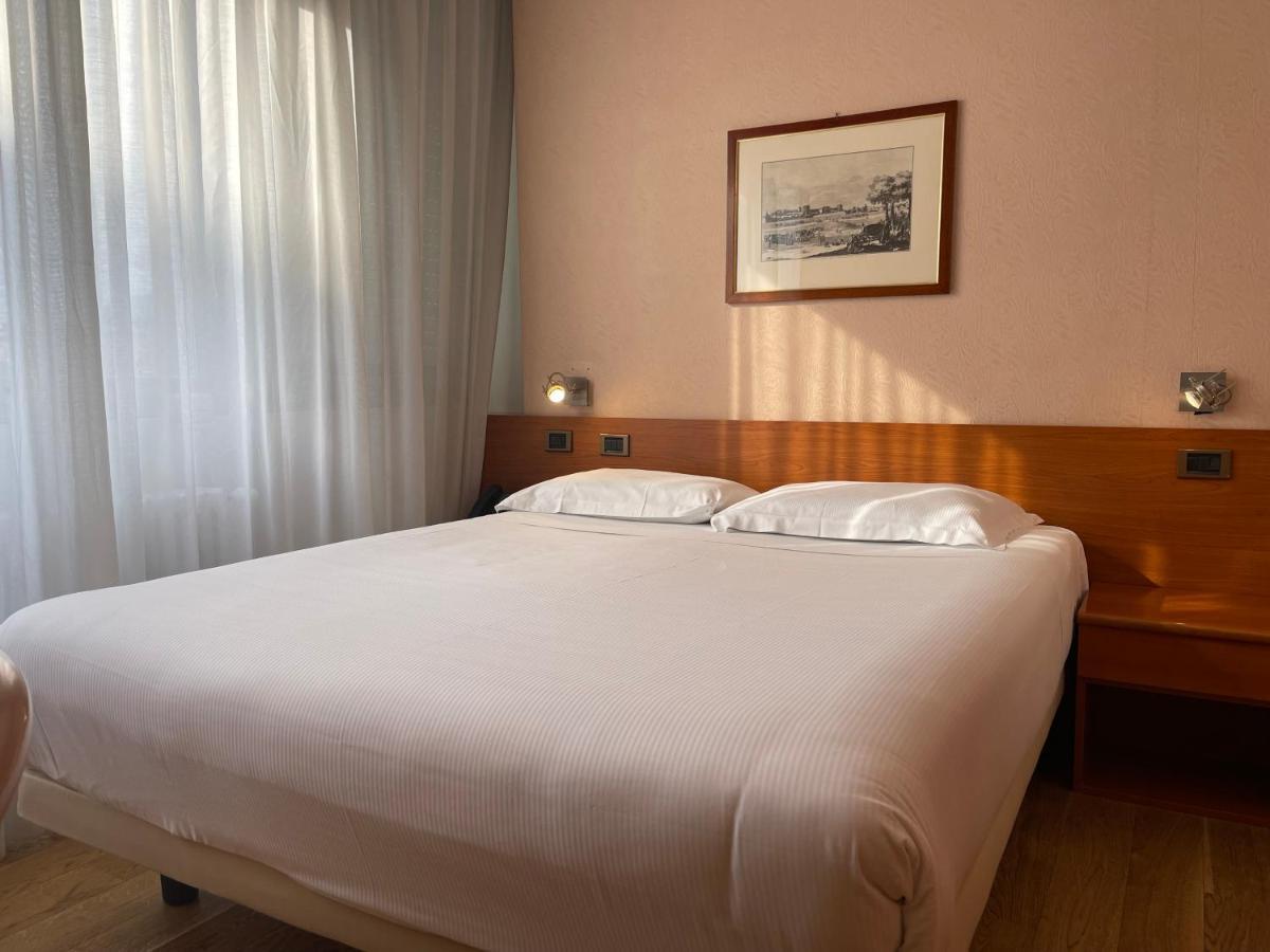 Crystal Hotel Varese Exterior foto