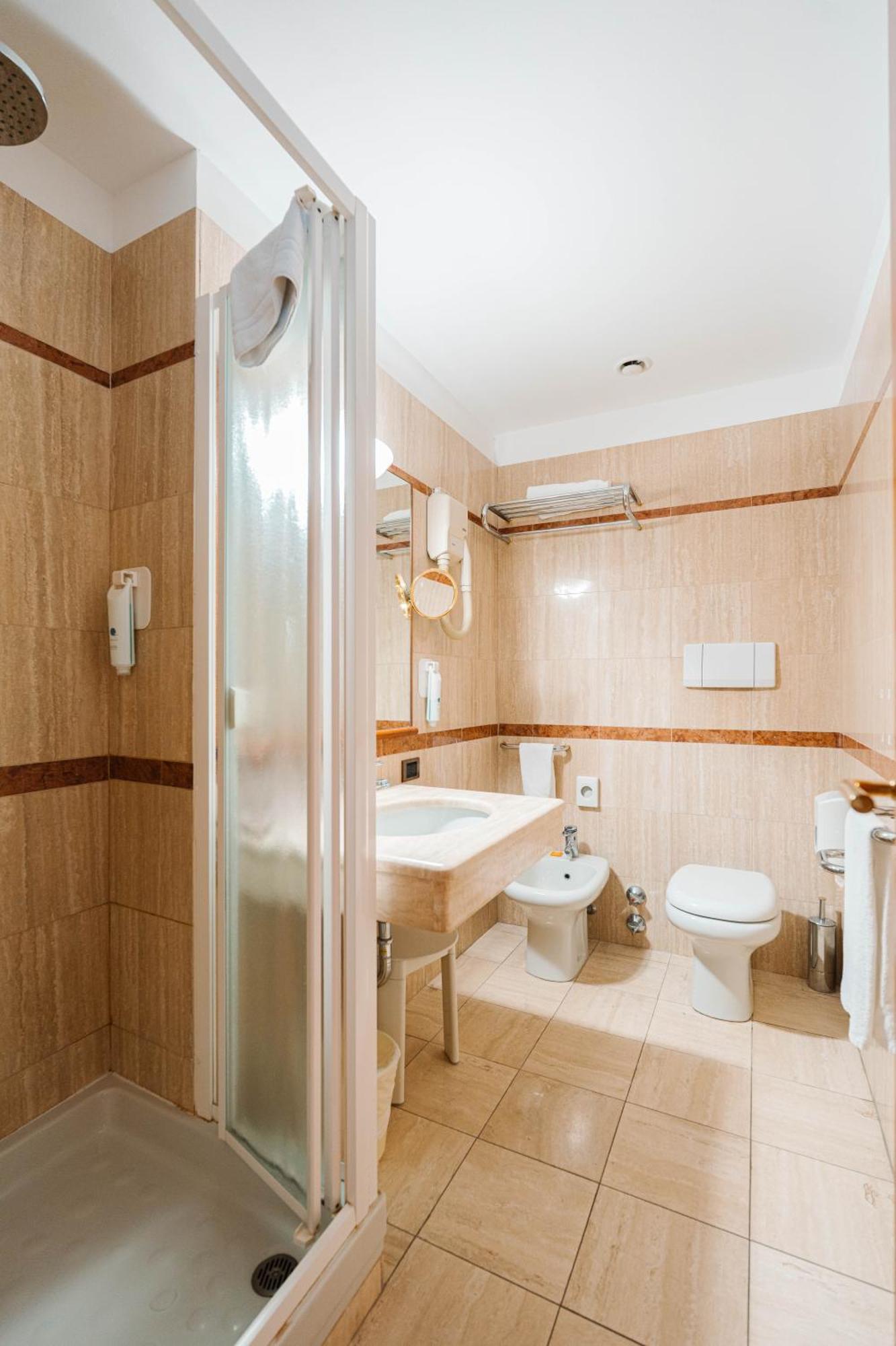 Crystal Hotel Varese Exterior foto